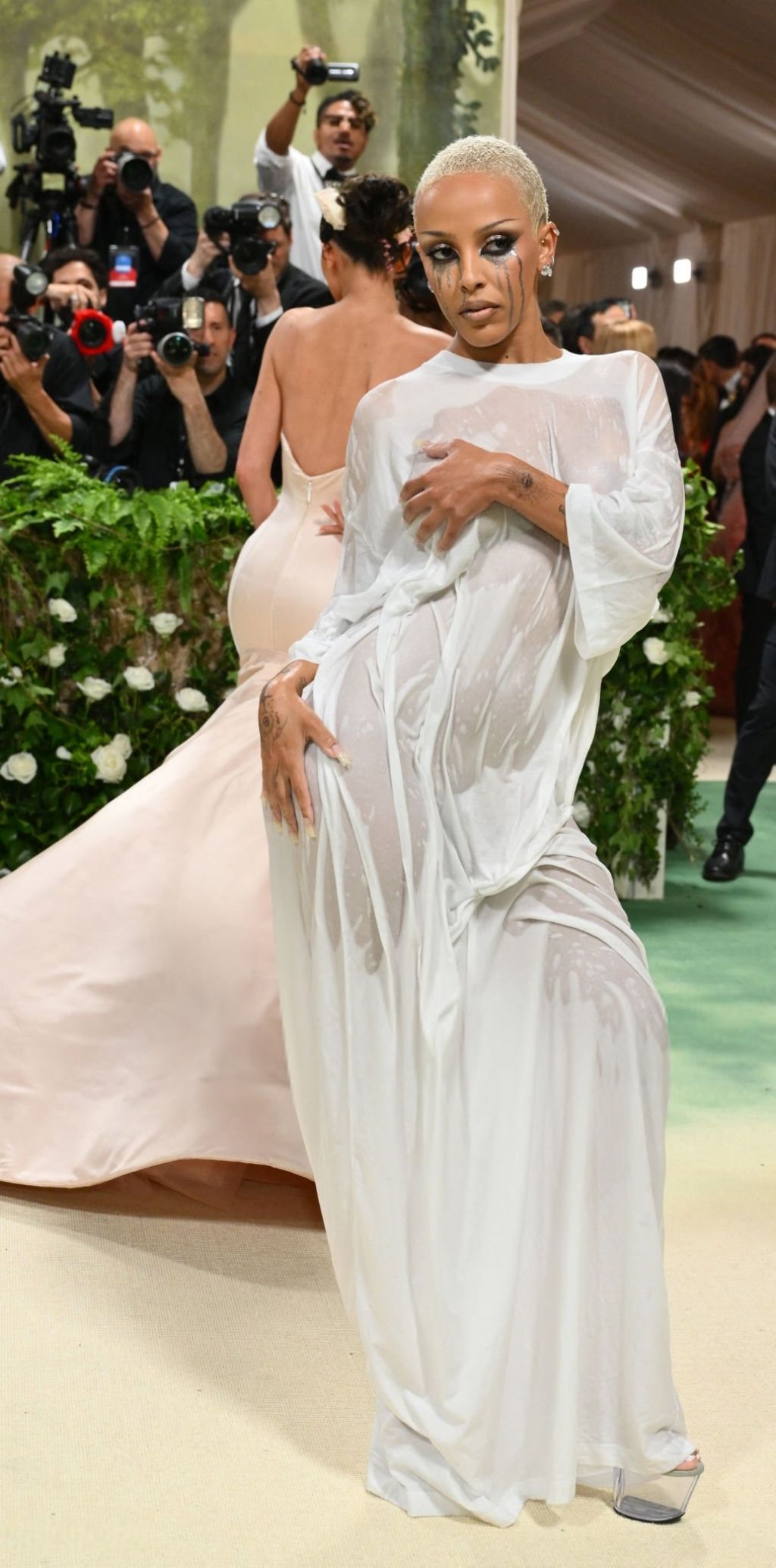 Doja Cat Stuns in Unconventional Met Gala Ensemble10